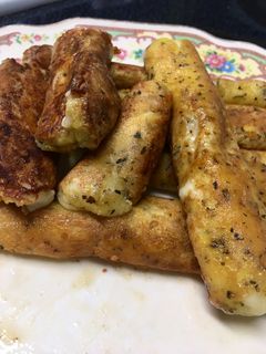 A picture of Keto mozzarella sticks.