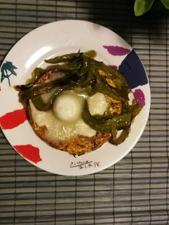 Una foto de Filete de calabaza, pimientos y queso de cabra 🌱vegetariana