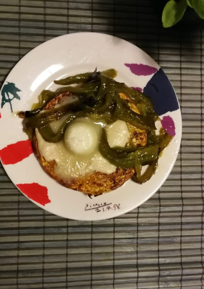 Una foto de Filete de calabaza, pimientos y queso de cabra 🌱vegetariana
