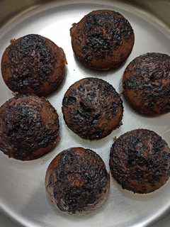 ஸ்டீம் வீட் ஜாக்கிரி கேக் (Steam wheat jaggery cake recipe in tamil) செய்முறை முக்கிய புகைப்படம்
