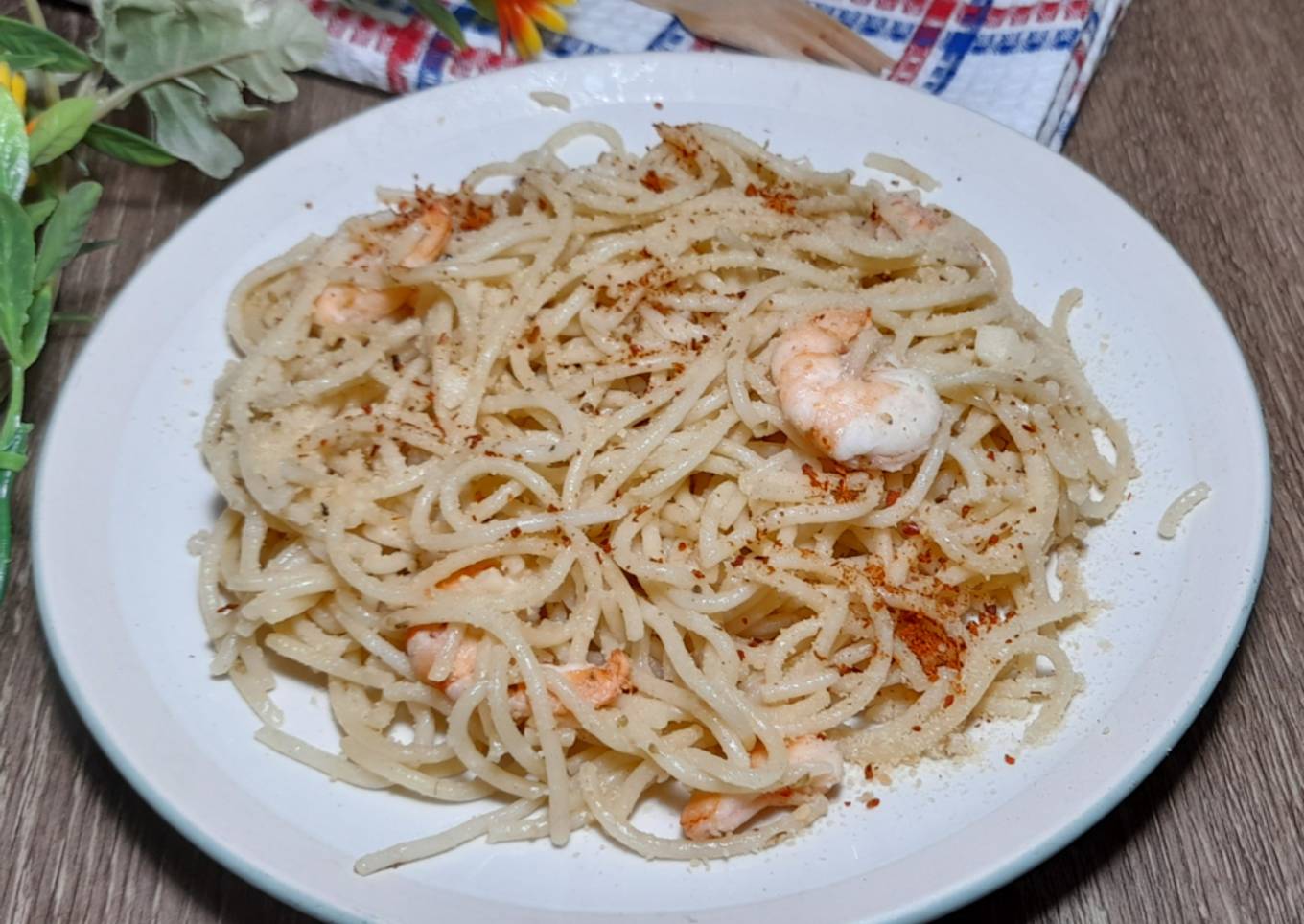 Cheese Spaghetti Aglio Olio With Prawns