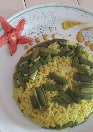 صورة لوصفة أرز بالفاصوليا الخضراء والكركم 🍃