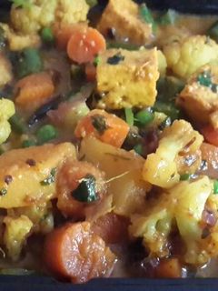 নবরত্ন কোর্মা রেসিপির প্রধান ছবি