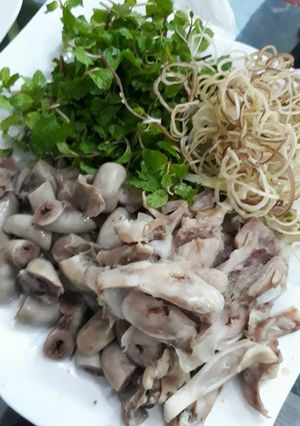 Hình của món Nồi trường luộc chấm mắm ruốc.