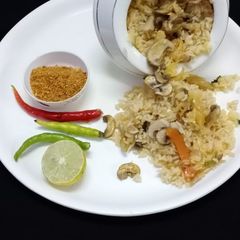 A picture of Mushroom pulao.