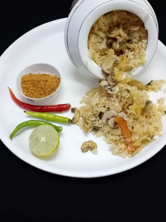 A picture of Mushroom pulao.