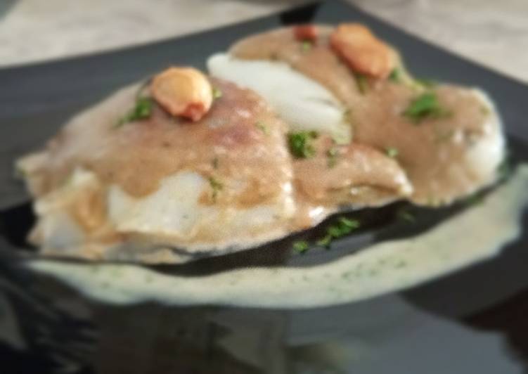 Bacalao con alioli de ajo negro gratinado con su falso pil pil