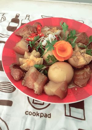 Hình của món Thịt kho trứng.