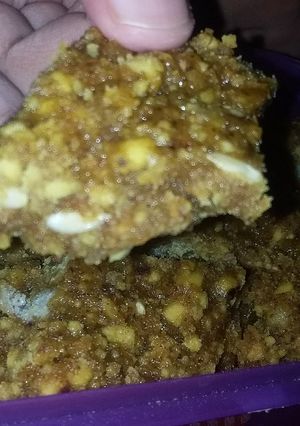 A picture of Besan with dry fruits.
