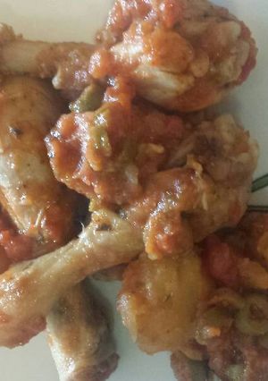 Una foto de Muslitos de pollo en salsa