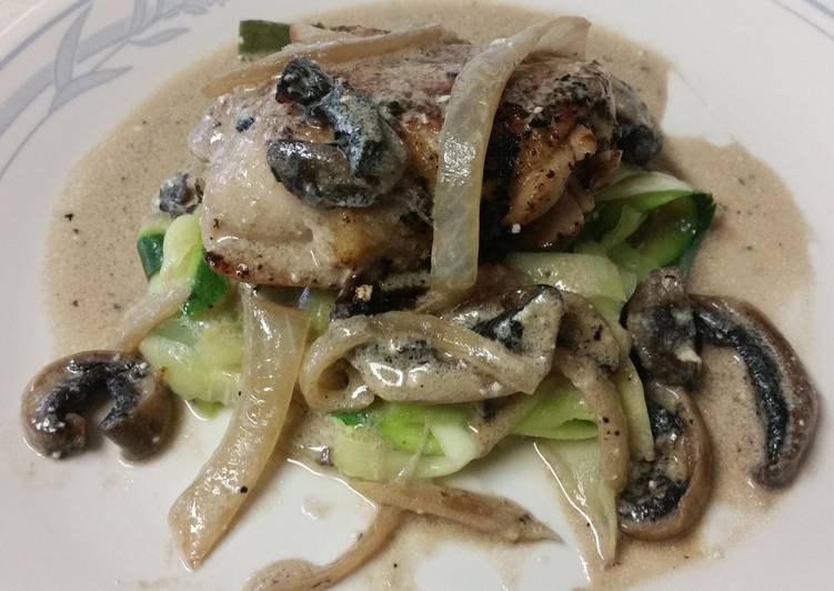 Chicken with rosemary mushroom cream sauce Chicken with rosemary mushroom cream sauce