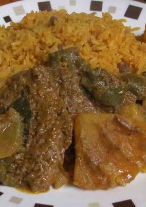 A picture of Puertorican bistec (beef stew).
