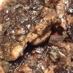 A picture of Balsalmic-glazed Pork Chops.