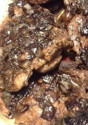 A picture of Balsalmic-glazed Pork Chops.