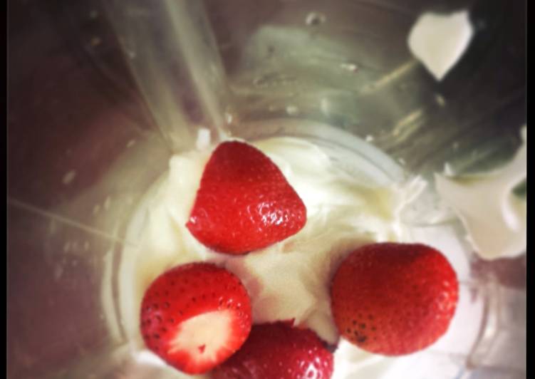 How to Prepare Favorite Strawberry Smoothie