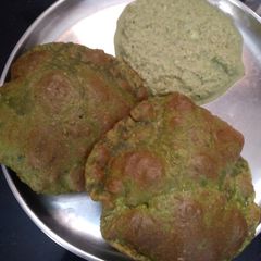 Palak paratha A picture of Palak paratha.
