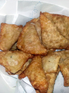 A picture of crab Rangoon.