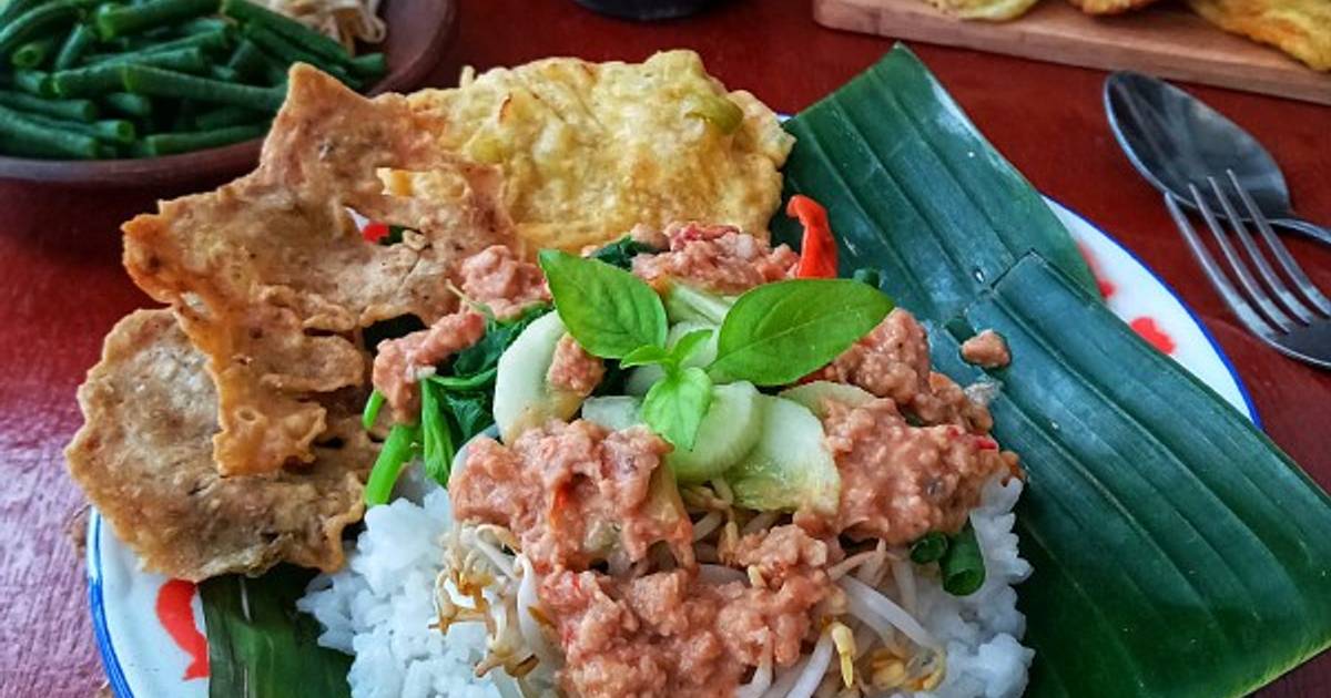 Pecel Tumpang: Perpaduan Sayuran Segar dan Sambal Tempe Semangit yang Lezat