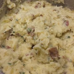 A picture of Roasted Garlic Mashed Red Potatoes.
