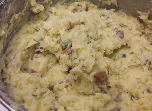 A picture of Roasted Garlic Mashed Red Potatoes.