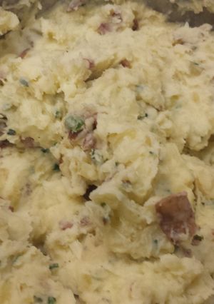 A picture of Roasted Garlic Mashed Red Potatoes.