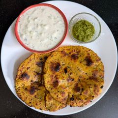 A picture of Besan Ki Masaledar Khasta Roti 🫓.