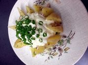 A picture of chicken and garlic jacket potato
