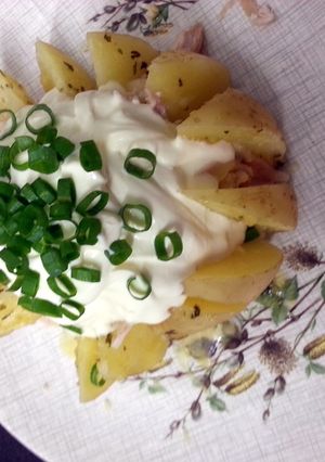 A picture of chicken and garlic jacket potato.