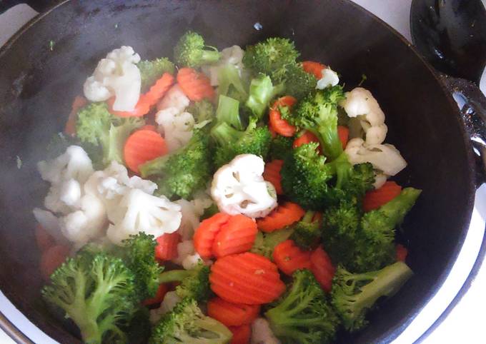 Steps to Prepare Delicious Fresh Steamed Veggies