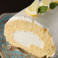 A picture of Yogurt Cream Swiss Roll.