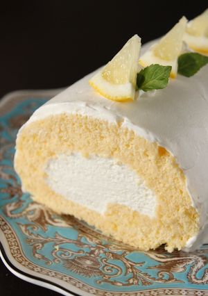 A picture of Yogurt Cream Swiss Roll.