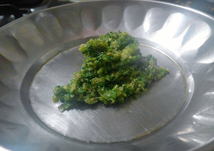Kharda - Spicy green chilly chutney.