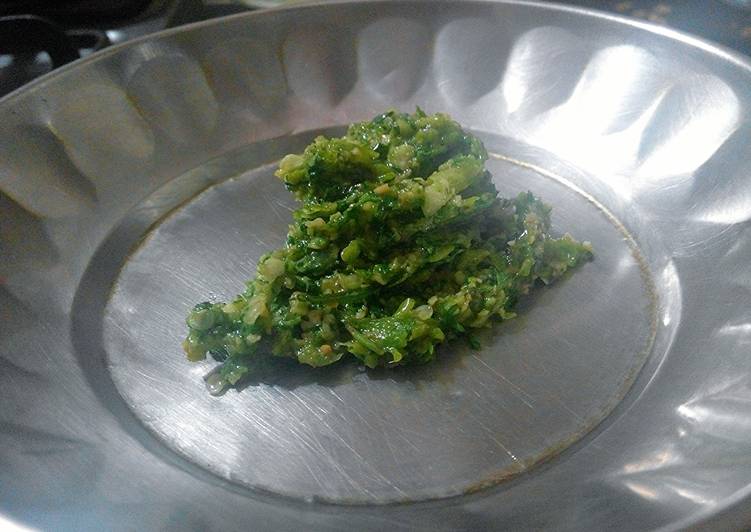 How to Prepare Quick Kharda - Spicy green chilly chutney.