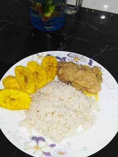 Una foto de Pollo al ajillo con mantequilla