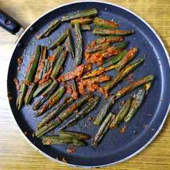 A picture of भरवा तवा भिन्ड़ी (Bharwan Tawa Bhindi recipe in Hindi).