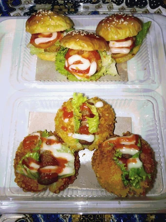 Langkah Gampang Menyiapkan Resep Burger isi nuget ayam dan donat sosis yang Bikin Ngiler Anti Ribet, Uenak Banget