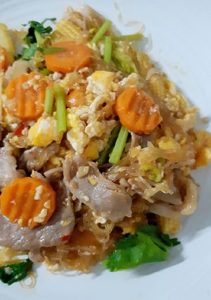 รูปของ "สุกี้แห้งหมู" Stir Fried Sukiyaki with Sliced Pork Collar🥩🥬🥕 ง่ายๆ
