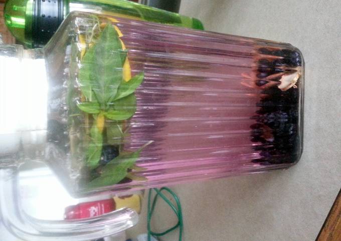 Blueberry & basil Infused water