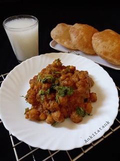 છોલે (Chhole Recipe In Gujarati) રેસીપી મુખ્ય ફોટો