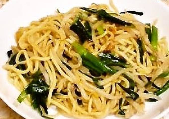 Sesame and Salt Flavored Chinese Chive and Bean Sprout Yakisoba Noodles