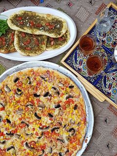 صورة لوصفة بيتزا ومناقيش زعتر