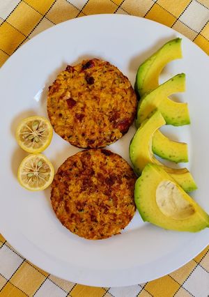 Una foto de Hamburguesas de arroz yamaní, jengibre fresco y almendras 🍚🥚🧀 Veggie burger 🍔