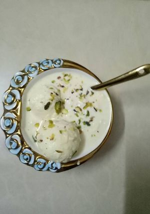 A picture of Sitafal ki rasmalai.