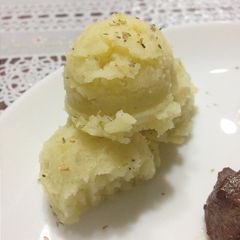 A picture of Mash potato.