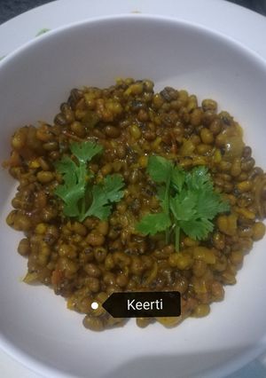 पंजाबी साबुत मूंग दाल(punjabi sabut moong daal recipe in hindi) रेसिपी मुख्य फोटो