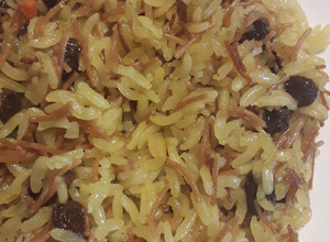 Una foto de Arroz Árabe con Curry o Cúrcuma y Pasas