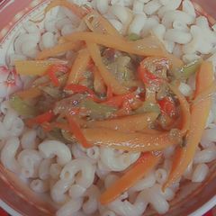 A picture of Macaroni with carrot sauce.