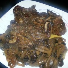 Peppercorn,Mushroom and onion Chuck roast A picture of Peppercorn,Mushroom and onion Chuck roast.