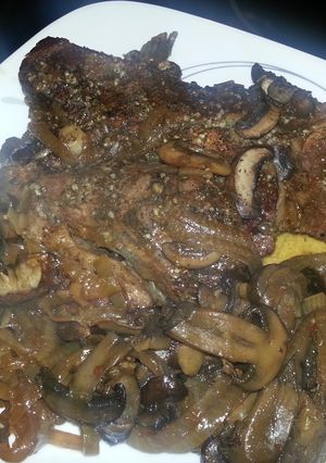 A picture of Peppercorn,Mushroom and onion Chuck roast.