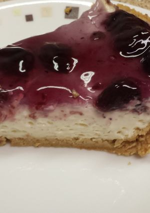A picture of Blueberry cream pie.